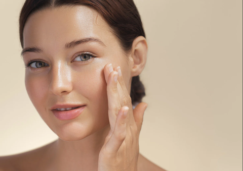 How to Achieve Glass-Like Skin with Makeup and Skincare