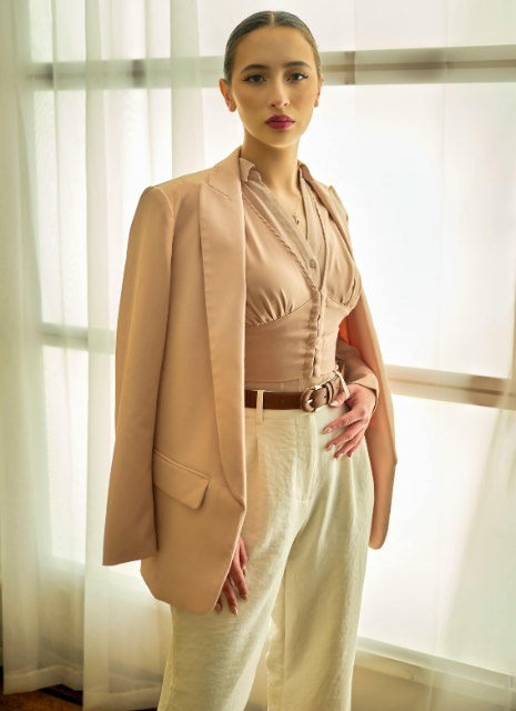 How to Match Lipstick With Outfits and Accessories