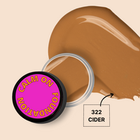 CALM ON FOUNDATION MINI in shade 322 Cider with smooth texture swatch.